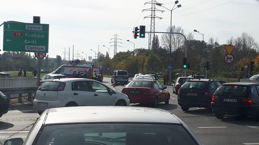 Wypadek w Katowicach. Zderzenie dwóch aut i motocykla na Grundmanna ZDJĘCIA