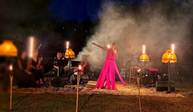 Koncert Joanny Aleksandrowicz w leśniczówce w Koniecznie miał wspaniałą oprawę. Więcej na następnych zdjęciach >>>