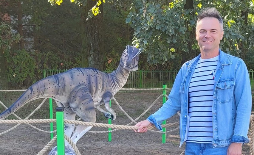 Dinozaurowy park zabaw przy SP nr 10 w Ostrołęce gotowy
