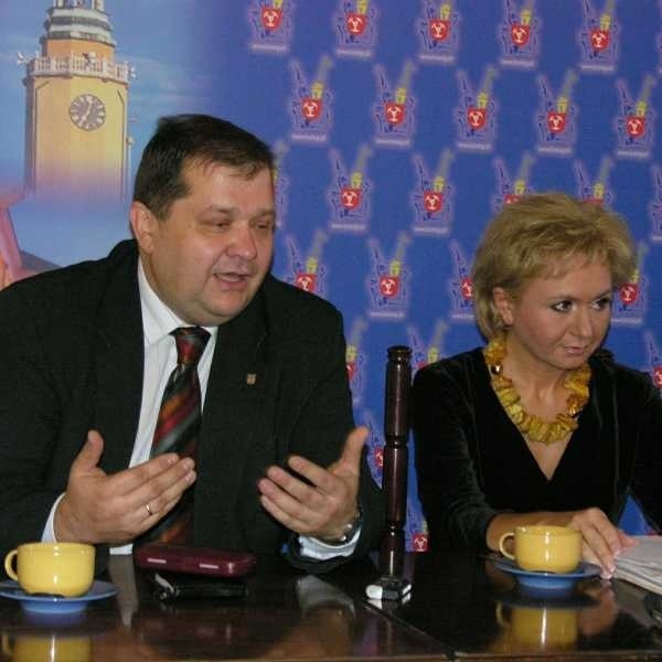 Burmistrz Brzegu Wojciech Huczyński i reprezentujące miasto mecenas Joanna Pawłowska-Kelm tłumaczyli na specjalnej konferencji konsekwencje wyroku Sądu Najwyższego.