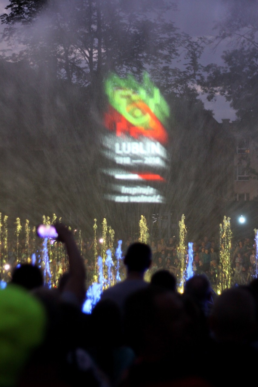 „Anioły lubelskie”. Nowy pokaz fontanny multimedialnej na placu Litewskim (ZDJĘCIA, WIDEO)