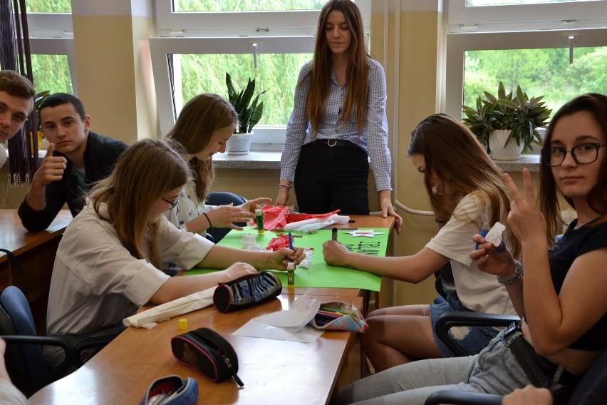 Konkursy i prezentacje towarzyszyły Dniu Języków Obcych w szkole w Rogowie  [ZDJĘCIA]