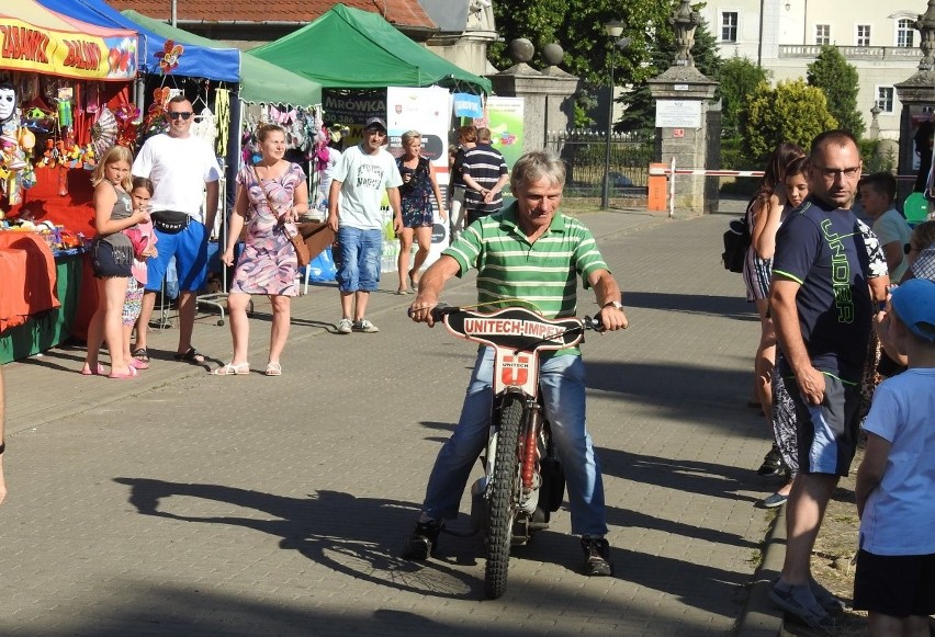 Jeszcze grubo po północy w centrum Zaboru rozbrzmiewała...