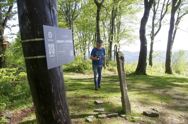 Aby szczyt został zaliczony, trzeba zeskanować kod ze specjalnych tabliczek, znajdujących się zarówno na początku szlaku, jak i na szczycie danej góry.