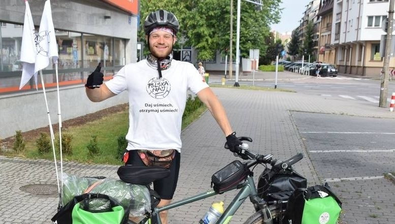 Ostrołęka. Przemierza Polskę na rowerze. Pan Janusz z Gdyni...