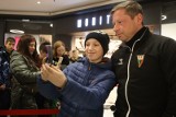 Trener Banasik i piłkarze GKS Tychy spotkali się z kibicami w Gemini Park. Szkoleniowiec przedłużył kontrakt z klubem ZDJĘCIA