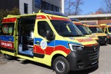 Nowe karetki dla Opola. Pięć ambulansów za 2 mln złotych trafiło do stolicy województwa. Zastąpią wysłużone pojazdy