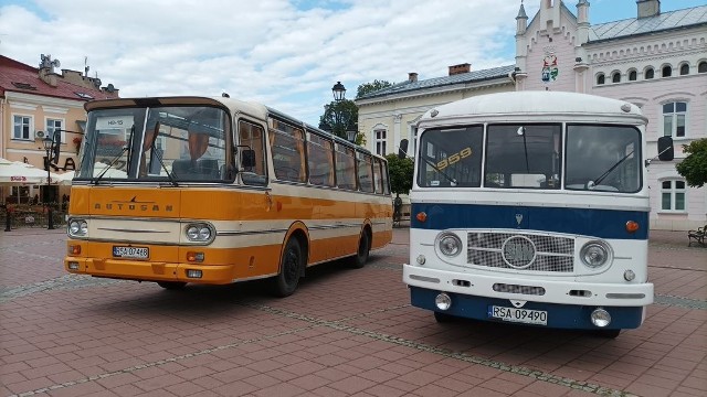 Historyczne modele autobusów z Autosanu na sanockim rynku