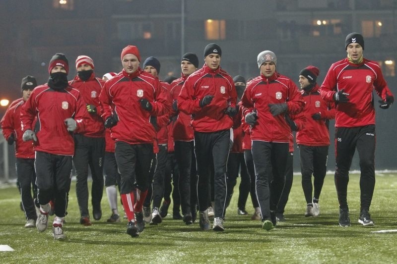 Piłkarze Resovii z opóźnieniem rozpoczęli przygotowania do rundy wiosennej [FOTO]