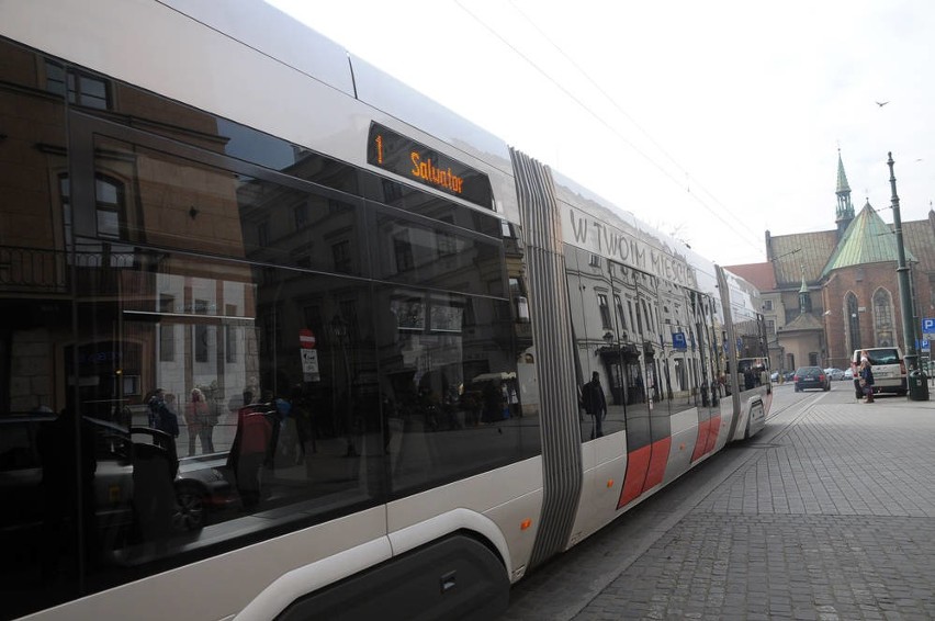 Kraków chce się pozbyć tramwajowej sieci trakcyjnej z centrum [ZDJĘCIA, WIDEO]