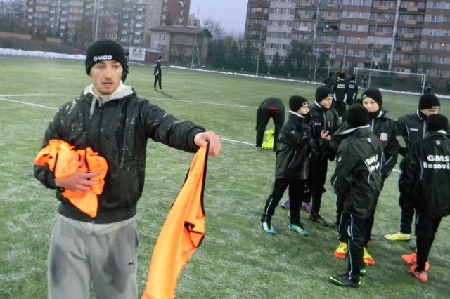 Łukasz Trałka (na pierwszym planie) nie tylko opowiadał o tym, jak doszedł do gry w Ekstraklasie, ale także sam pokazał swoje umiejętności.