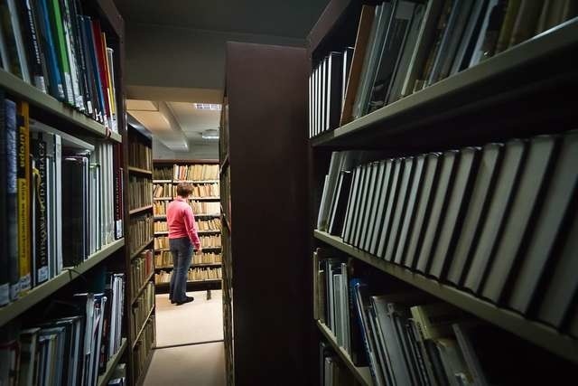 Magazyn książek w Wojewódzkiej i Miejskiej  Bibliotece PublicznejMagazyn książek w Wojewódzkiej i Miejskiej  Bibliotece Publicznej