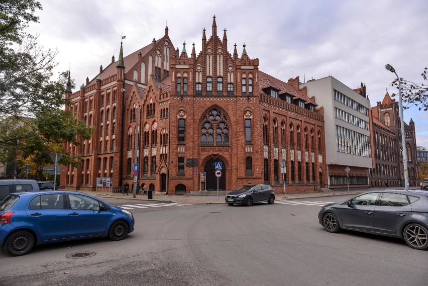 Sytuacja biblioteki PAN jest o tyle trudna, że w...