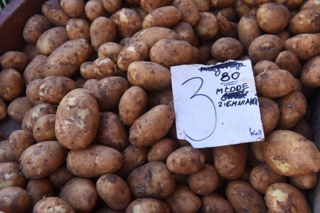 W 2018 roku za tyle można było znaleźć kilogram młodych ziemniaków. Ile zapłacimy teraz?