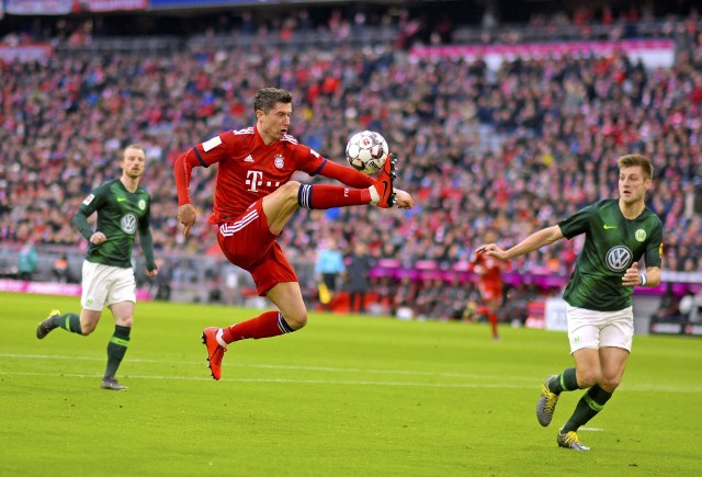 Robert Lewandowski ostatnio gra bardzo skutecznie. Kibice Bayernu liczą, że jego gole zapewnią Bayernowi awans