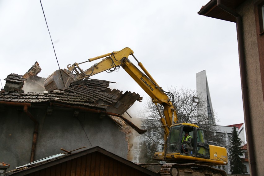 Rozbiórka domów w związku z przebudową alei 29 Listopada
