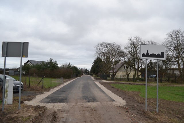 W gminie Koronowo jest 460 kilometrów dróg nieutwardzonych. W Starym Dworze widać gdzie kończy się asfalt...