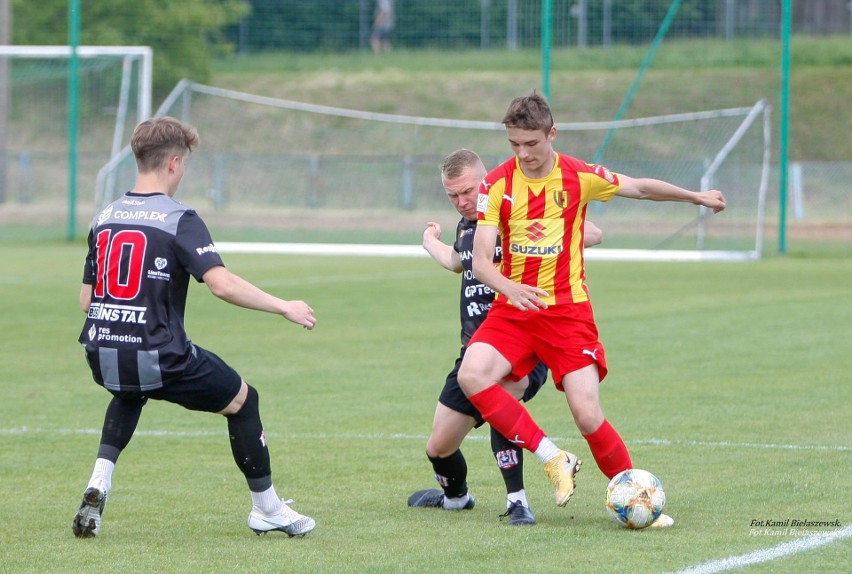 Galeria zdjęć z meczu Korony Kielce z Resovią w lidze makroregionalnej. Zespół z Rzeszowa wygrał 5:0