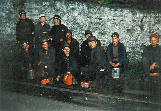 Górnictwo: Śląsk jest znany z bogatych zasobów węgla kamiennego, co przyczyniło się do rozwoju górnictwa i przemysłu na tym terenie. Kopalnie węgla były i nadal są ważną częścią krajobraz Śląska.