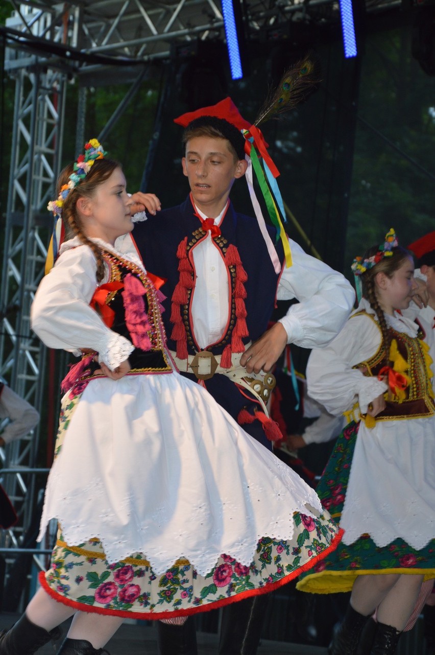 Scenę tego popołudnia i wieczoru oddano znanym i lubianym...