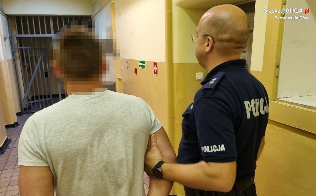 Policjanci z Radzionkowa zatrzymali złodzieja, który upatrzył sobie jeden z marketów na terenie miasta, do którego wracał kilkanaście razy, żeby zabrać z niego alkohol.