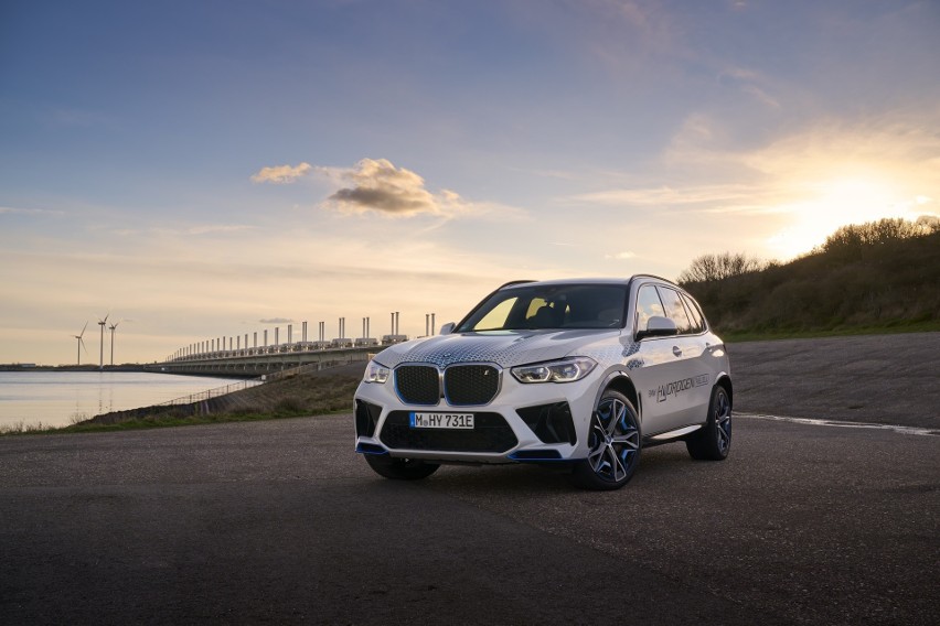 Wodorowe BMW iX5 Hydrogen zadebiutuje w Polsce podczas Kongresu Nowej Mobilności 2023