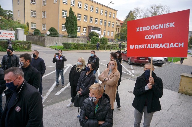 Piątkowy protest lubelskiej gastronomii przed Urzędem Wojewódzkim