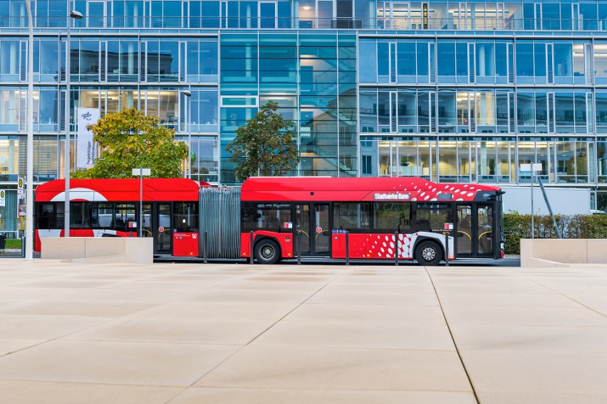 Miasto podpisało umowę na dostawę ośmiu przegubowych elektryków firmy Solaris