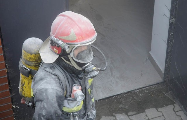 Tragiczny pożar w Bydgoszczy. Jedna osoba zginęła w płonącym mieszkaniu przy Łochowskiego