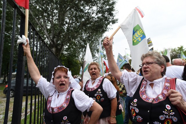 Mieszkańcy podopolskich gmin protestują w Warszawie.