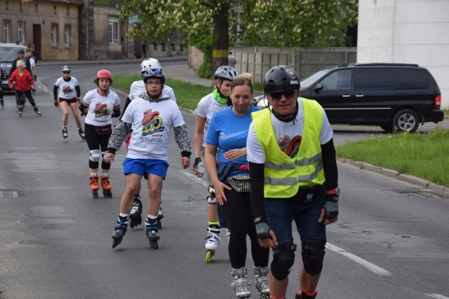 Charytatywna akcja Roll4you z przystankiem w Świebodzinie. Rolkarze jadą z Berlina do Warszawy. W sześć dni po 100 km dziennie. Tak zbierają pieniądze na leczenie Weroniki i Bratka. 