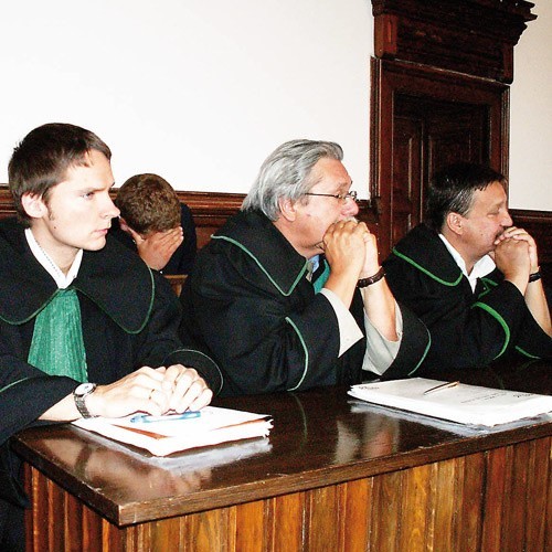 Grudzień 2006. Na ogłoszeniu wyroku przed Sądem Rejonowym w Szczecinku był tylko jeden ze sprawców tragedii.