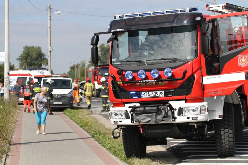 Wypadek w Gorzycach. Zderzenie auta osobowego z ciągnikiem siodłowym. Poszkodowana kobieta (ZDJĘCIA)