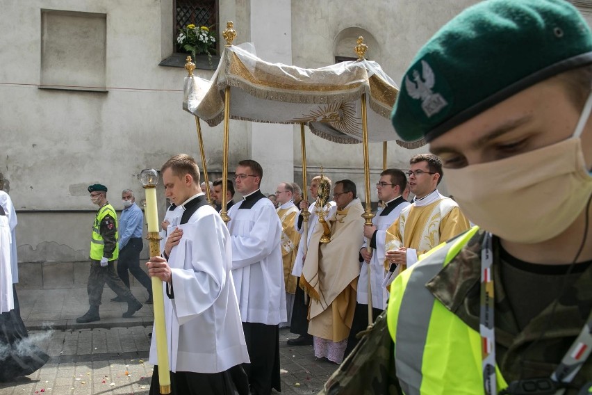 Rok temu, już w pandemii, centralna procesja w Krakowie...