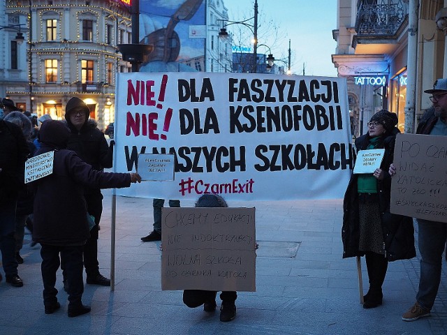 Protest przeciwko Lex Czarnek przed łódzką siedzibą PiS w Łodzi.