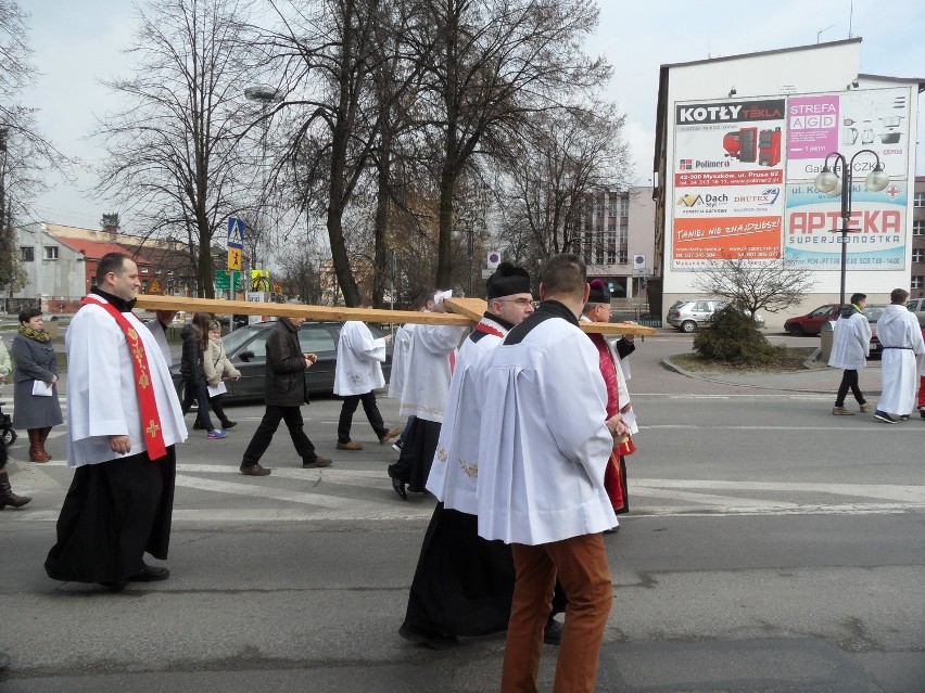 Droga Krzyżowa w Myszkowie [ZDJĘCIA]