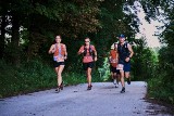 Michałowice. Biegi na trzech dystansach przez Dłubniański Park Krajobrazowy. Młyn Trail z półmaratonem