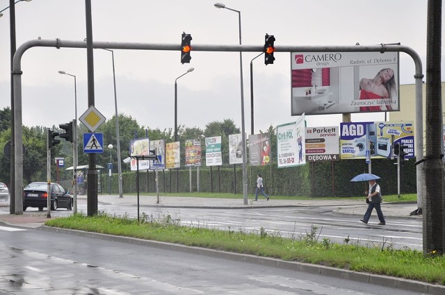 Nie wiadomo, kiedy uda się włączyć sygnalizację na skrzyżowaniu alei Grzecznarowskiego i ulicy Osiedlowej.