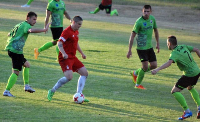 Piłkarze Staru odwrócili losy meczu i pokonali Klimontowiankę 2:1.