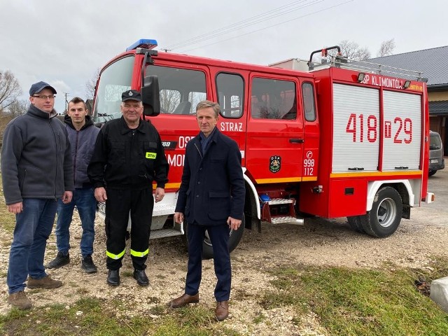 Nowy samochód strażacki dla Ochotniczej Straży Pożarnej w Klimontowie.