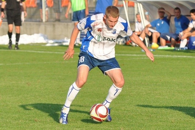 Wojciech Bzdęga ma pewne miejsce na lewej stronie defensywy kluczborskiego MKS-u. W sobotę będzie on powstrzymywał w Wejherowie ataki zawodników miejscowego Gryfa.