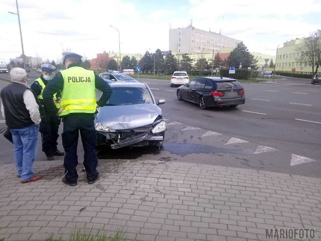 Zderzenie dwóch samochodów w Opolu.