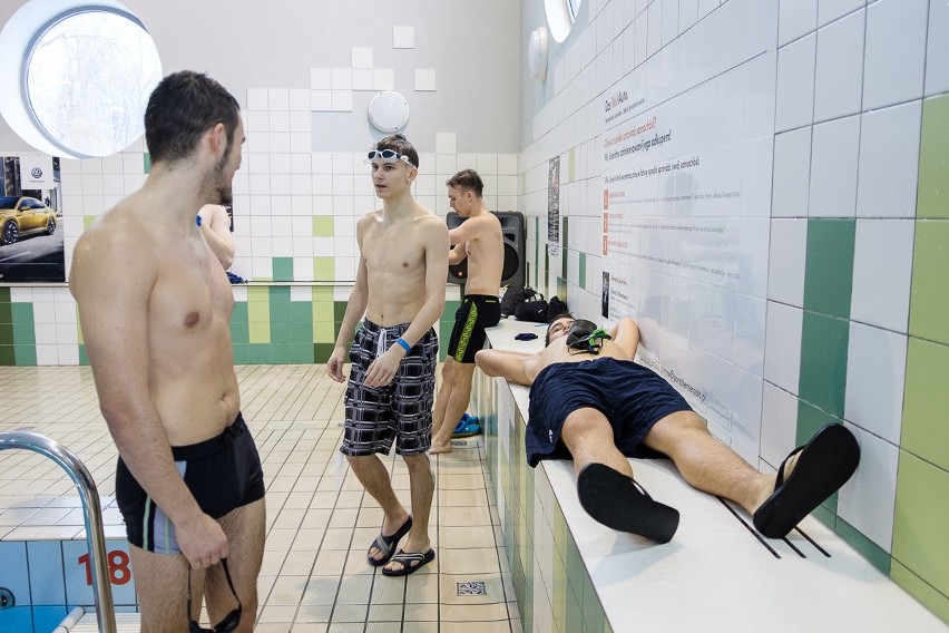 WOŚP 2019. Serduszkowe zawody pływackie w Tarnowie [ZDJĘCIA]