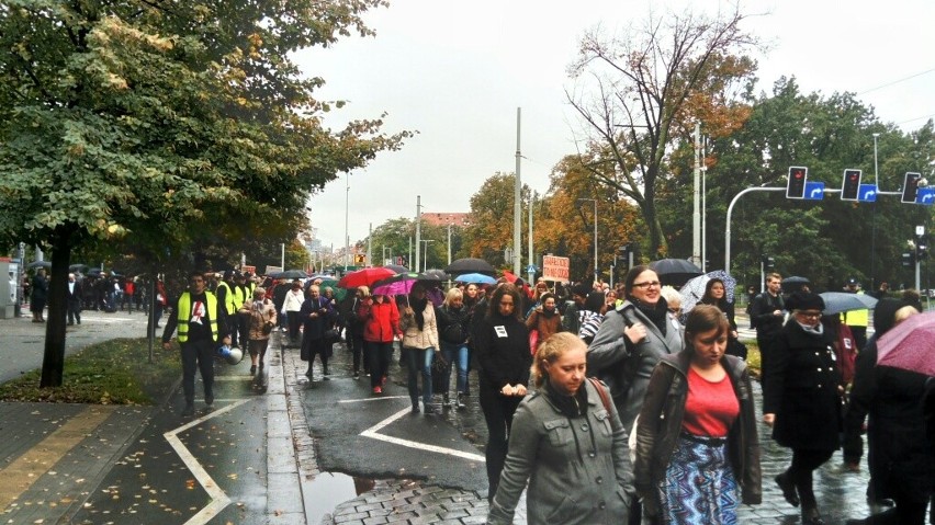 Czarny Wtorek we Wrocławiu. Marsz i protest w Rynku [ZDJĘCIA]