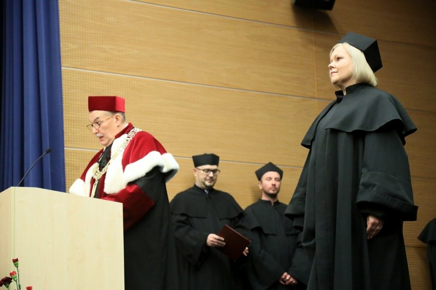 Uniwersytet Radomski ma nowego profesora. Doktor Anna Dąbrowska uzyskała habilitację
