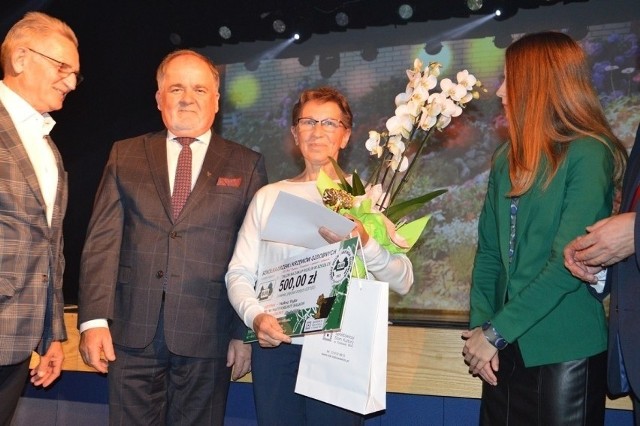 Rozdanie nagród w ubiegłych latach, w konkursie "Pamiętajcie o ogrodach i balkonach..."