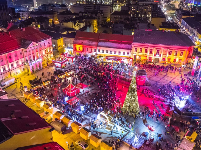 W Kielcach rozpoczął się jarmark świąteczny. Na kieleckim...