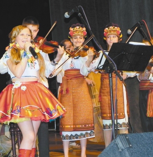 Zespół z Kołomyi tworzą nauczyciele i uczniowie tamtejszej szkoły muzycznej.