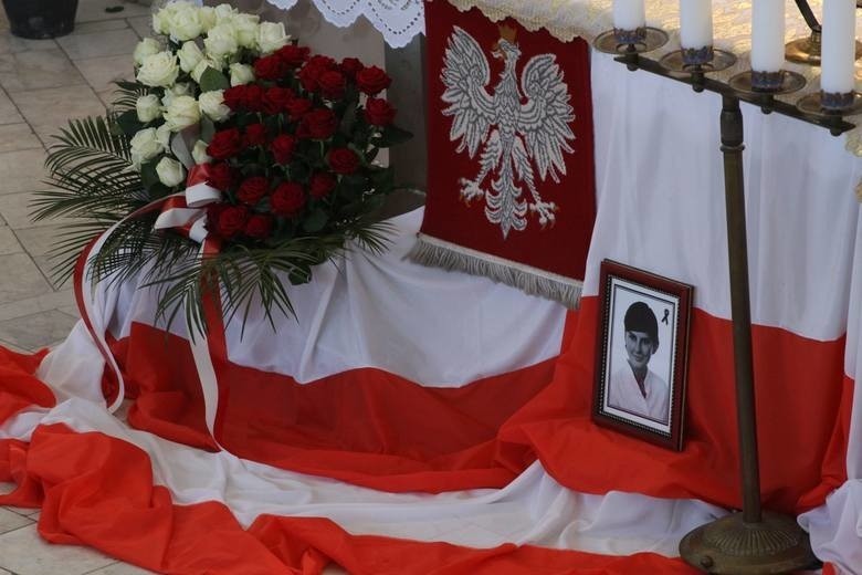 Pogrzeb Justyny Moniuszko, która zginęła w katastrofie...
