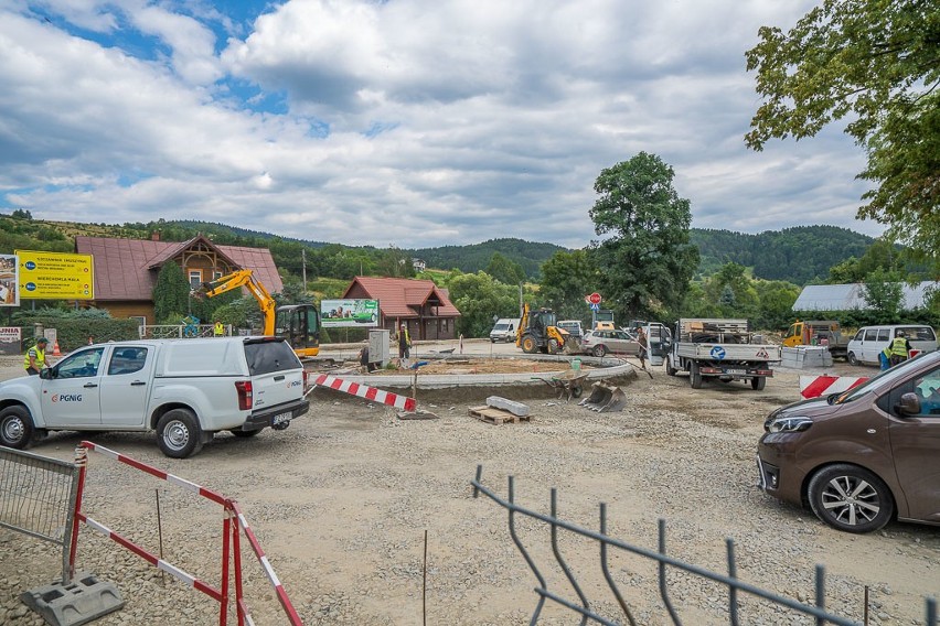 Krynica-Zdrój. Są opóźnienia przy budowie rond, ale kuracjuszom to nie przeszkadza 